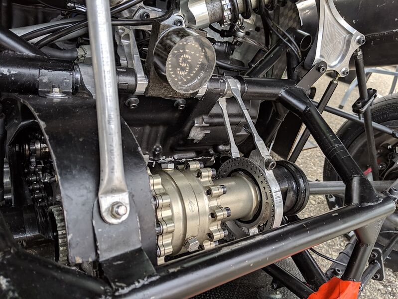 File:Eccentric chain tensioner pic .jpg